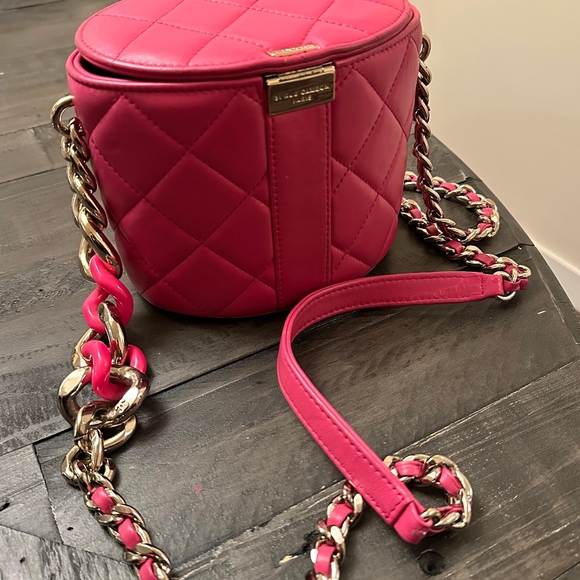 Chanel Fuchsia Quilted Crossbody Bag - Picture 5 of 7